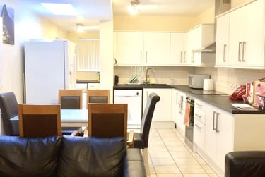 6 bed house, Dawlish Road, Selly Park, Birmingham, B297AS - Image 1